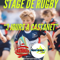 Des jeunes joueurs de rugby en pleine action lors du stage à Castanet. Ils courent sur le terrain, passent le ballon et travaillent en équipe pour perfectionner leurs compétences. Un entraîneur passionné supervise la séance d'entraînement, créant une atmosphère d'apprentissage dynamique et amusante.