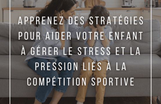 Une mère réconforte son enfant stressé, assis sur un canapé, dans un environnement domestique.