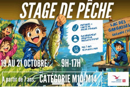 Enfant pêchant au bord du lac des Gargasses à Grenade lors du stage de pêche HorizonSport
